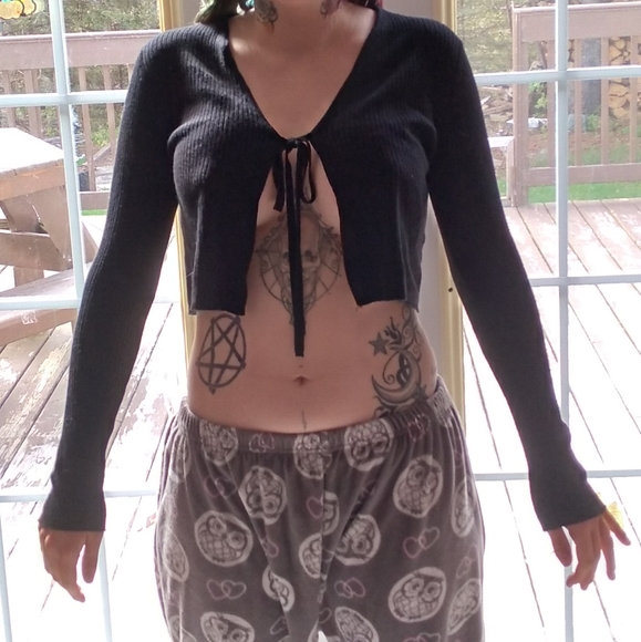 Two open tie crop shirts - Picture 6 of 8